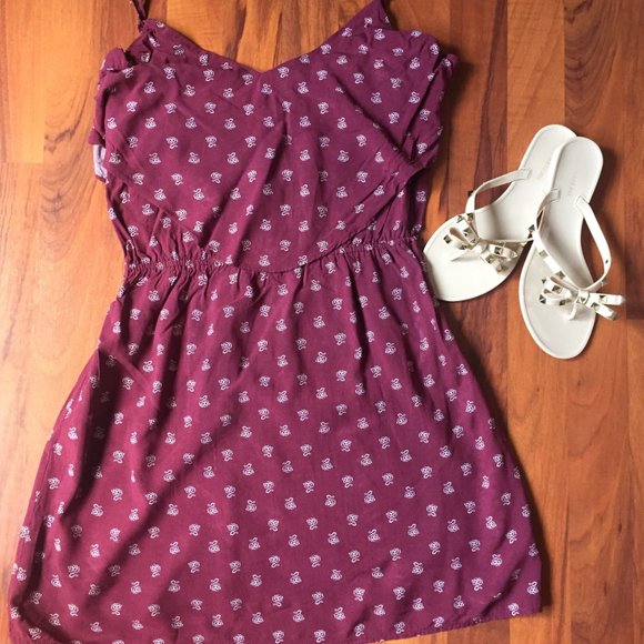 Dresses & Skirts - Old Navy Burgundy Dress with white Rose Pattern